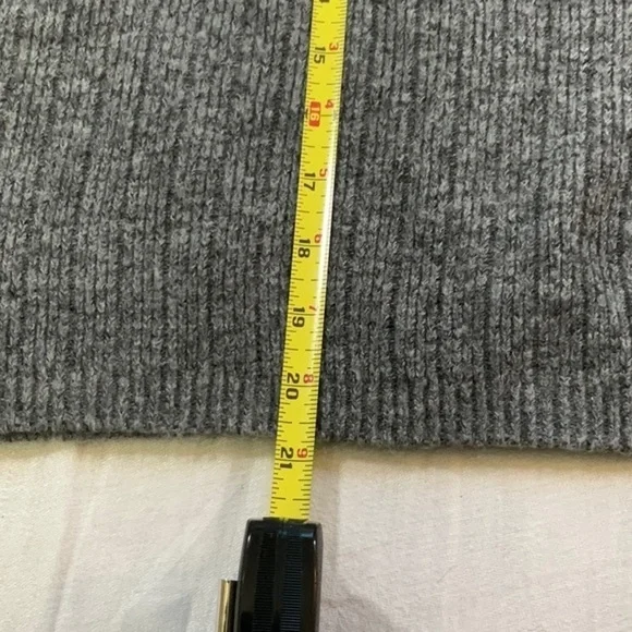 Dkny gray sweater, size XXL - Picture 4 of 10